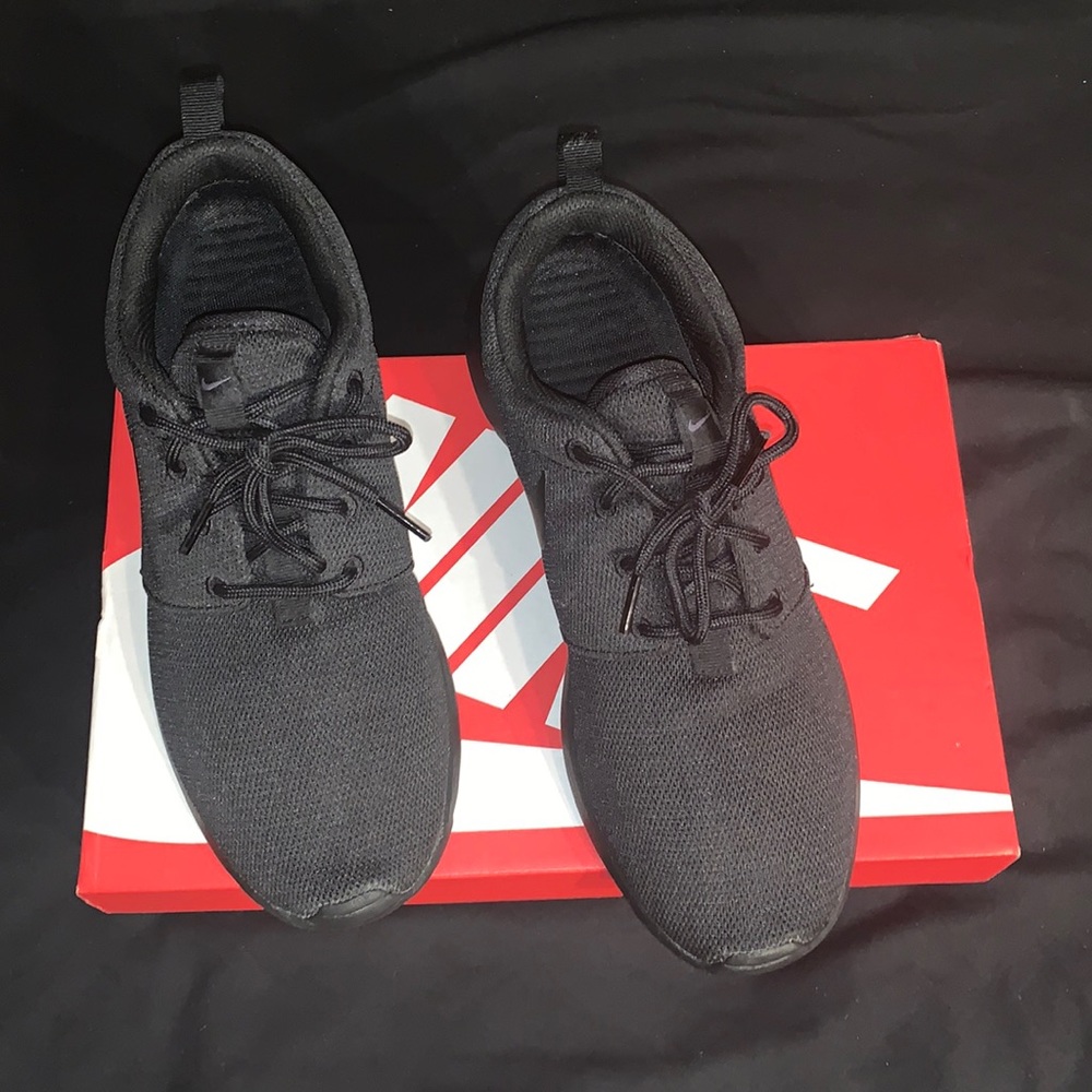 NIKE ROCHE ONE